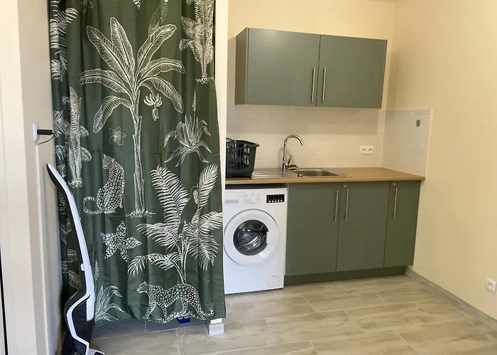 בית נופש A 15km Du Mont-saint Michel Saint-James