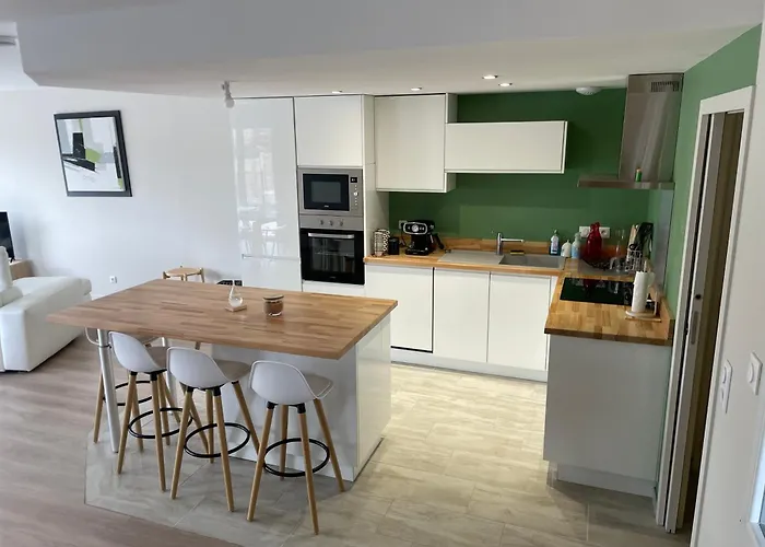 A 15km Du Mont-saint Michel בית נופש Saint-James